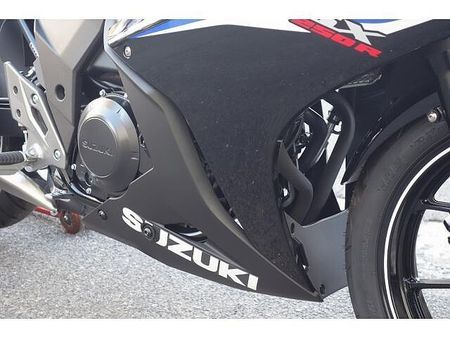 スズキ GSX250R さらに、今月のご契約特典としてセラミックコート施工をサービスで実施させていただきます!! 16