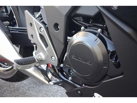 スズキ GSX250R さらに、今月のご契約特典としてセラミックコート施工をサービスで実施させていただきます!! 17