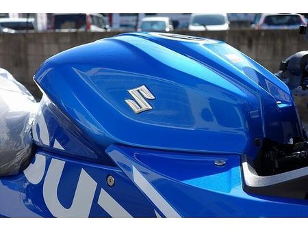 スズキ ジクサー SF250 さらに、今月のご契約特典としてセラミックコート施工をサービスで実施させていただきます!! 14