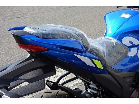 スズキ ジクサー SF250 さらに、今月のご契約特典としてセラミックコート施工をサービスで実施させていただきます!! 21