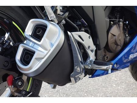 スズキ ジクサー SF250 さらに、今月のご契約特典としてセラミックコート施工をサービスで実施させていただきます!! 24
