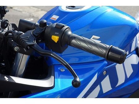 スズキ ジクサー SF250 さらに、今月のご契約特典としてセラミックコート施工をサービスで実施させていただきます!! 37