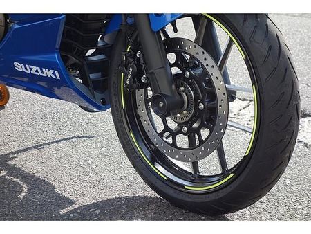 スズキ ジクサー SF250 さらに、今月のご契約特典としてセラミックコート施工をサービスで実施させていただきます!! 8