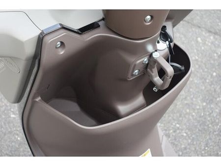 スズキ レッツバスケット 50ccスクータークラストップレベルの軽量ボディ。燃費性能に優れたSEPエンジンを搭載! 38