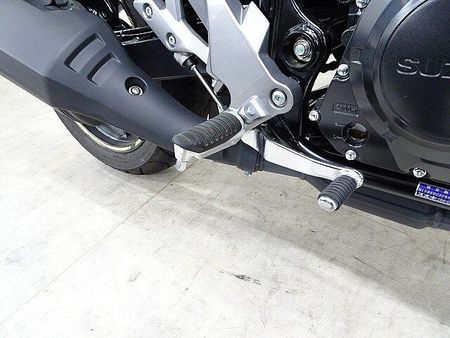 スズキ Vストローム250 V-Strom 250 2022年モデル 純正パニアTOPケース カエディア製マルチバー 31