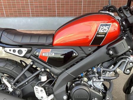 ヤマハ XSR125 展示車の有無・納期については販売店に必ずお問い合わせください。 14