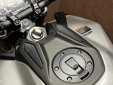 ヤマハ MT-09 現車確認・対面販売をお願い致します。 17