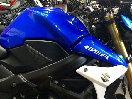 スズキ GSR750 GSR750 ABS【LEDヘッドライト・フェンダーレス☆】 29