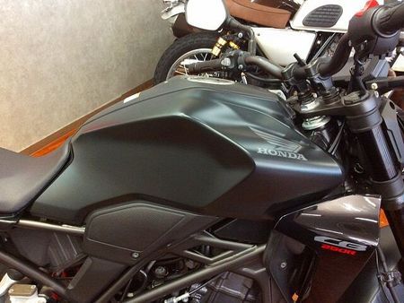 ホンダ CB250R CB250R【軽くて取り回しのしやすいネイキッド☆】!! 25