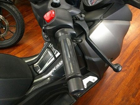 ヤマハ XMAX 250 XMAX ABS【グリップヒーター・バックレスト付きグラブバー・リアサス】 19