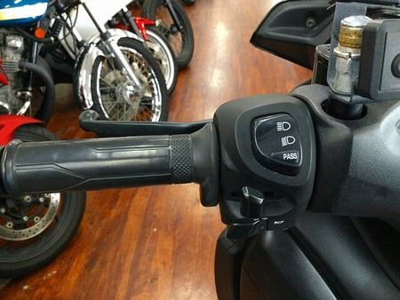 ヤマハ XMAX 250 XMAX ABS【グリップヒーター・バックレスト付きグラブバー・リアサス】 37