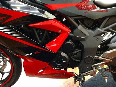 カワサキ ニンジャ 250SL Ninja 250SL【軽量で、力強いトルクを生み出す単気筒モデル】 32