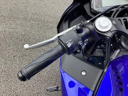 ヤマハ YZF-R25 新車の事はメーカー正規取扱店の当店にお任せ下さい! 12