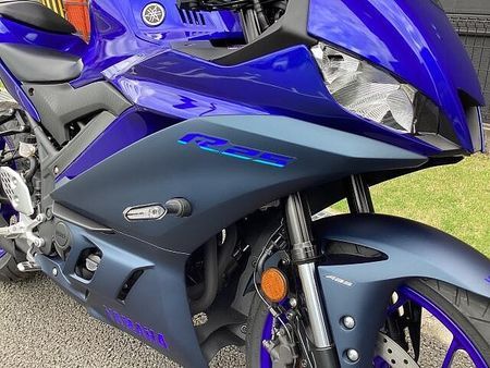ヤマハ YZF-R25 新車の事はメーカー正規取扱店の当店にお任せ下さい! 13