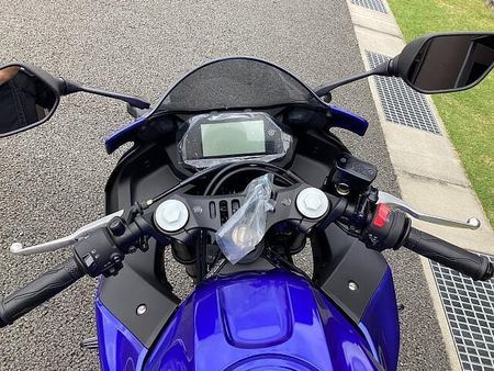 ヤマハ YZF-R25 新車の事はメーカー正規取扱店の当店にお任せ下さい! 10