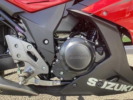 スズキ GSX250R 新車の事はメーカー正規取扱店の当店にお任せ下さい! 13