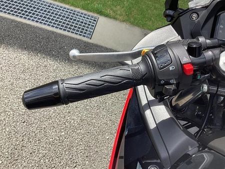 スズキ GSX250R 新車の事はメーカー正規取扱店の当店にお任せ下さい! 15