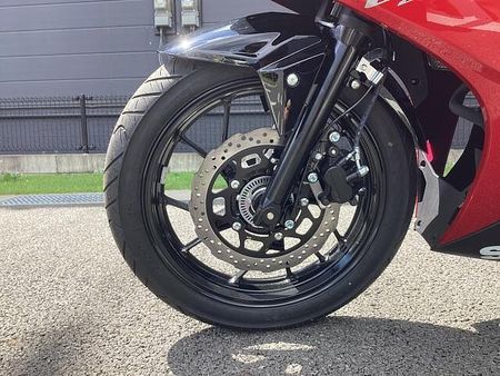 スズキ GSX250R 新車の事はメーカー正規取扱店の当店にお任せ下さい! 9