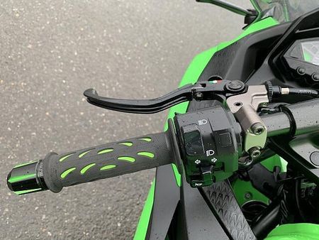 カワサキ ニンジャ 250 県南唯一のカワサキ正規取扱店!新・中古車・逆車の事なら安心、安全、充実の正規取扱店へGO! 11