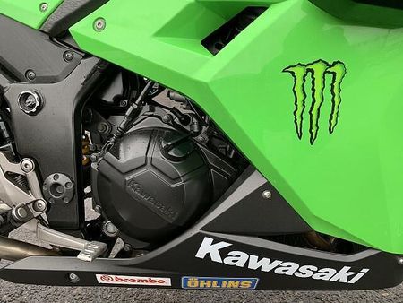 カワサキ ニンジャ 250 県南唯一のカワサキ正規取扱店!新・中古車・逆車の事なら安心、安全、充実の正規取扱店へGO! 24