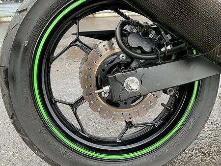 カワサキ ニンジャ 250 県南唯一のカワサキ正規取扱店!新・中古車・逆車の事なら安心、安全、充実の正規取扱店へGO! 30