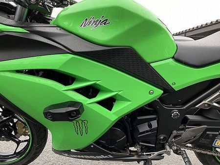 カワサキ ニンジャ 250 県南唯一のカワサキ正規取扱店!新・中古車・逆車の事なら安心、安全、充実の正規取扱店へGO! 8
