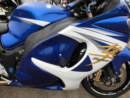スズキ HAYABUSA ドラレコ、グリップヒーター、クイックシフト、スクリーン、インナーフェンダーつき 2