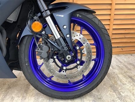 ヤマハ YZF-R25 【マル得】YZF-R25 リアキャリア・USB1ポート装備! 25