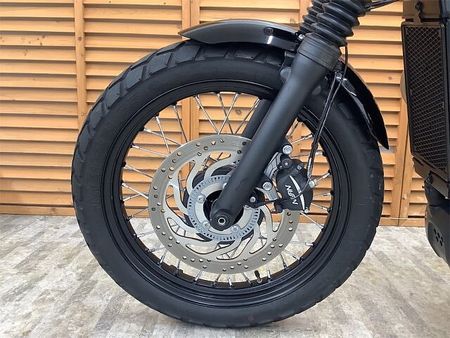 トライアンフ STREET SCRAMBLER ストリートスクランブラー リアキャリア ショートスクリーン装備! 12