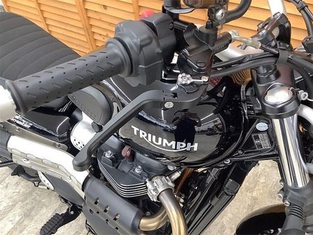 トライアンフ STREET SCRAMBLER ストリートスクランブラー リアキャリア ショートスクリーン装備! 20