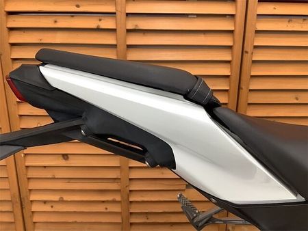 ホンダ CB125R CB125R 2018年モデル ヘルメットホルダー装備 18