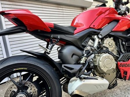 ドゥカティ STREETFIGHTER V4 S 6