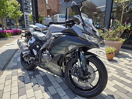 カワサキ ZX-4R 【新車在庫あり】即納可能です! ZX-4R SE 2