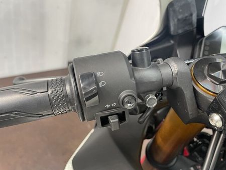 ヤマハ YZF-R25 YZF-R25 WGP 60th Anniversary フェンダレス クイックシフター 18