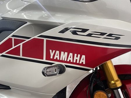 ヤマハ YZF-R25 YZF-R25 WGP 60th Anniversary フェンダレス クイックシフター 36