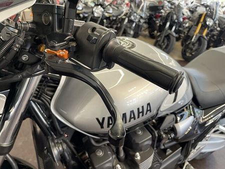 ヤマハ XJR1300 XJR1300-2 2015年モデル ビキニカウル エンジンスライダー 21