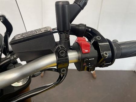 ヤマハ XSR900 XSR900 60thアニバーサリーモデル コアガード メーターバイザー 17