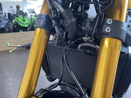 ヤマハ XSR900 XSR900 60thアニバーサリーモデル コアガード メーターバイザー 26