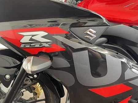 スズキ GSX-R125 GSX-R125 ABS リアキャリア装備 38