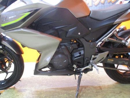 カワサキ Z250 後期のスリーパークラッチにABS搭載の低走行の綺麗なZ250が入荷!高価なドラレコも装備済 12