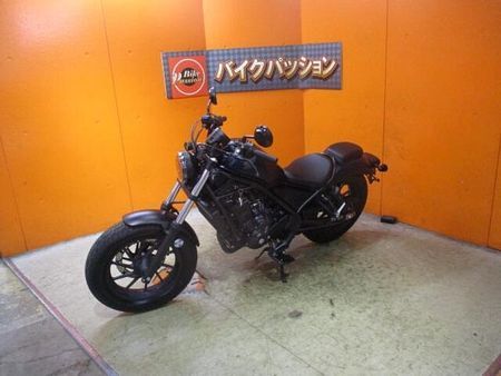 ホンダ レブル 250 モデルチェンジ後のレブル!ガーニッシュにシーソーペダルでクラシカル仕様にした一台ですよ!! 60