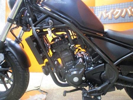 ホンダ レブル 250 モデルチェンジ後のレブル!ガーニッシュにシーソーペダルでクラシカル仕様にした一台ですよ!! 65