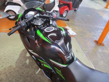 カワサキ ニンジャ 250 希少な2017年のKRTエディションが緊急入荷!この状態でこの価格は正に他店追従不可能価格 35