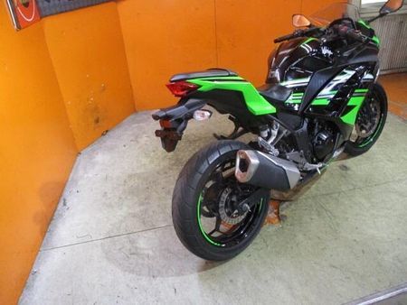 カワサキ ニンジャ 250 希少な2017年のKRTエディションが緊急入荷!この状態でこの価格は正に他店追従不可能価格 47
