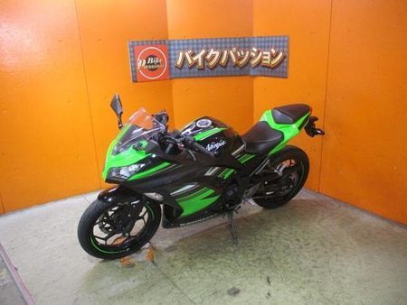 カワサキ ニンジャ 250 希少な2017年のKRTエディションが緊急入荷!この状態でこの価格は正に他店追従不可能価格 60
