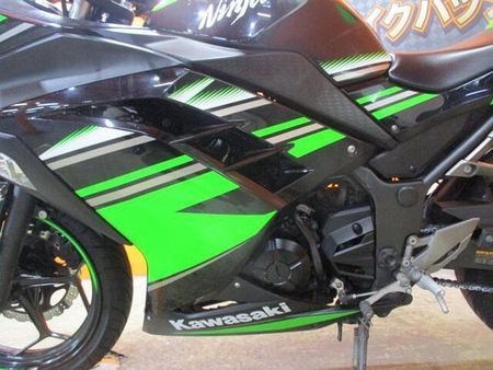カワサキ ニンジャ 250 希少な2017年のKRTエディションが緊急入荷!この状態でこの価格は正に他店追従不可能価格 65