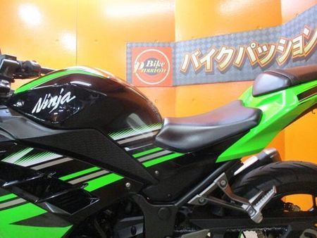 カワサキ ニンジャ 250 希少な2017年のKRTエディションが緊急入荷!この状態でこの価格は正に他店追従不可能価格 68