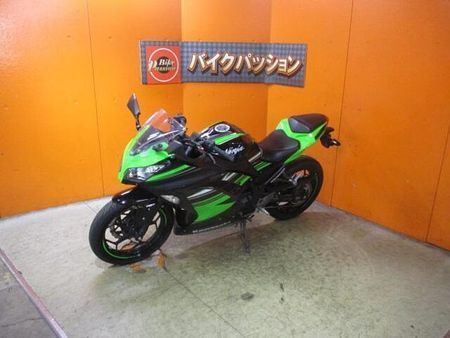 カワサキ ニンジャ 250 希少な2017年のKRTエディションが緊急入荷!この状態でこの価格は正に他店追従不可能価格 74