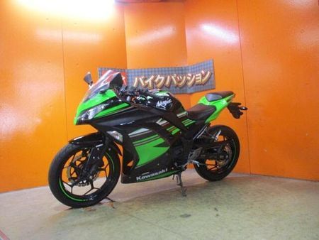 カワサキ ニンジャ 250 希少な2017年のKRTエディションが緊急入荷!この状態でこの価格は正に他店追従不可能価格 75