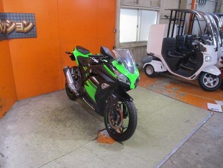 カワサキ ニンジャ 250 希少な2017年のKRTエディションが緊急入荷!この状態でこの価格は正に他店追従不可能価格 76